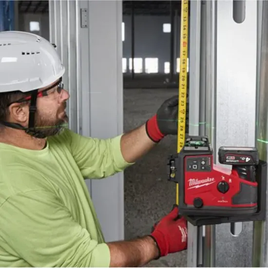 Nivel laser Milwaukee M12 A3PLO